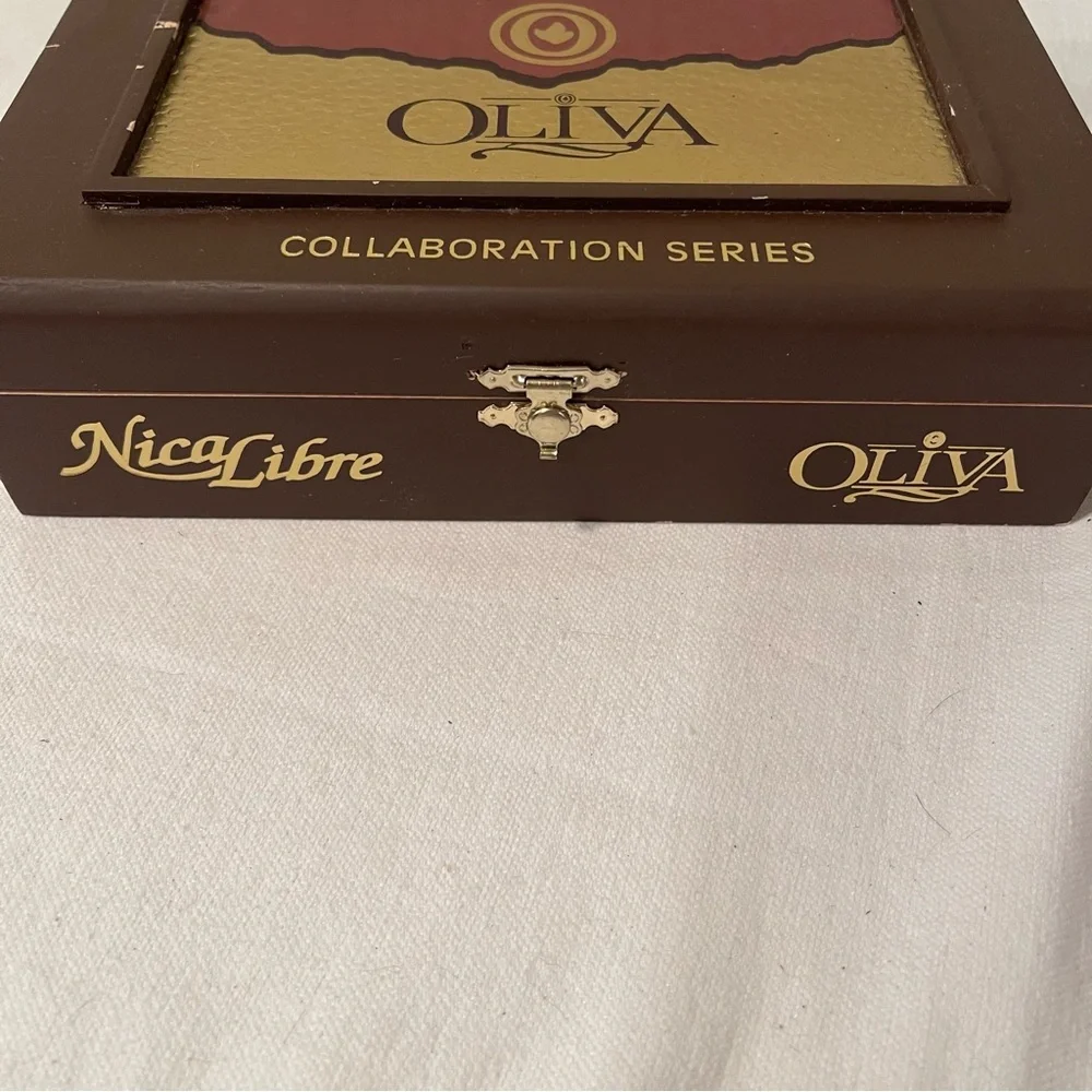 Tight Fitting Snap Closure Latch Wooden Cigar Box